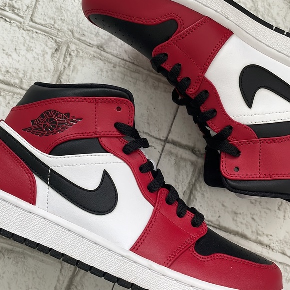 Jordan 1 “Chicago” - Picture 3 of 9